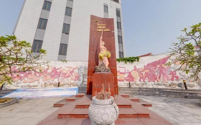 Bia tưởng niệm Thôn Yên Bệ (Trung Hoàng)