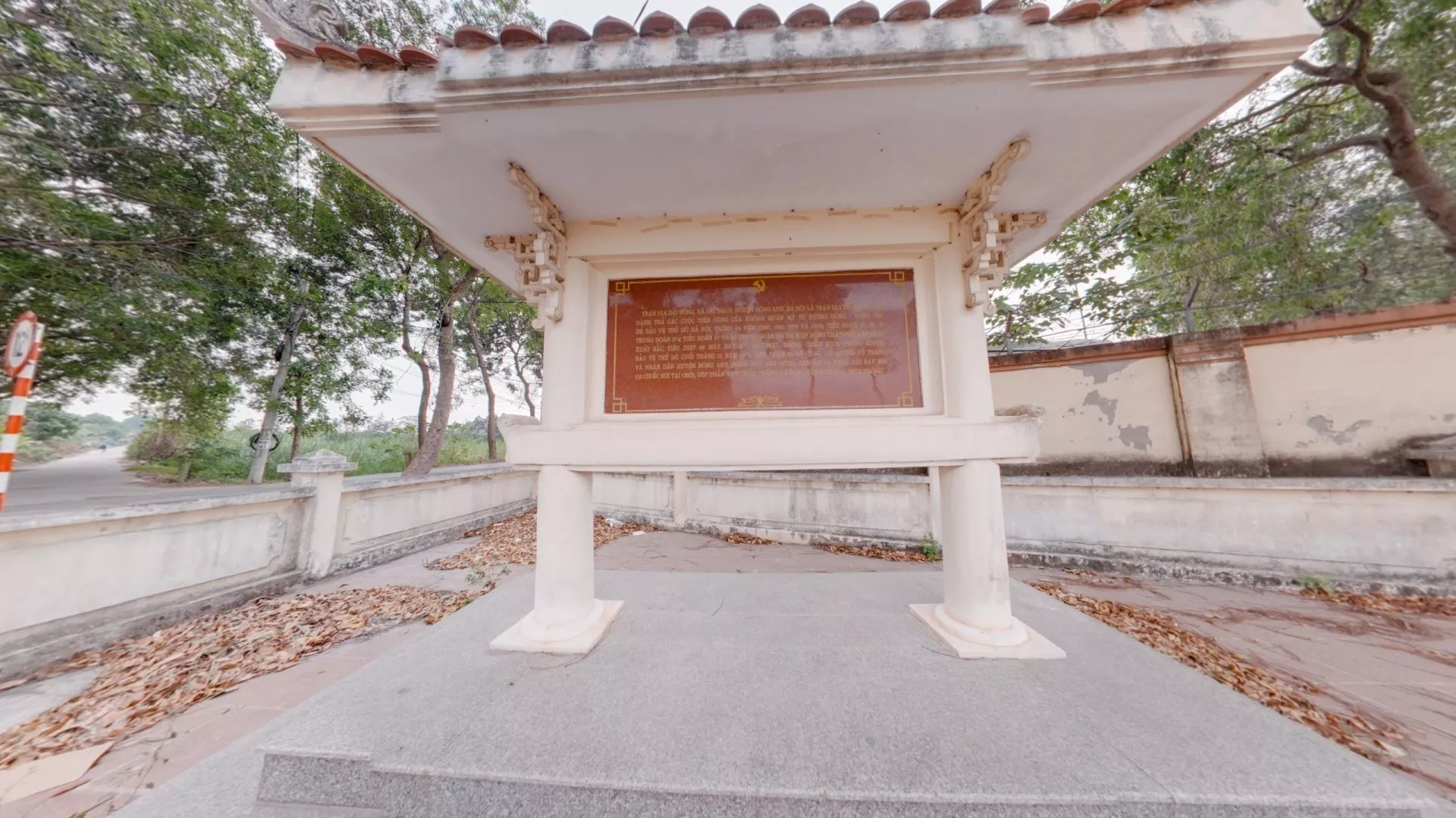 Biển lưu niệm CMKC trận địa tên lửa Đại Đồng