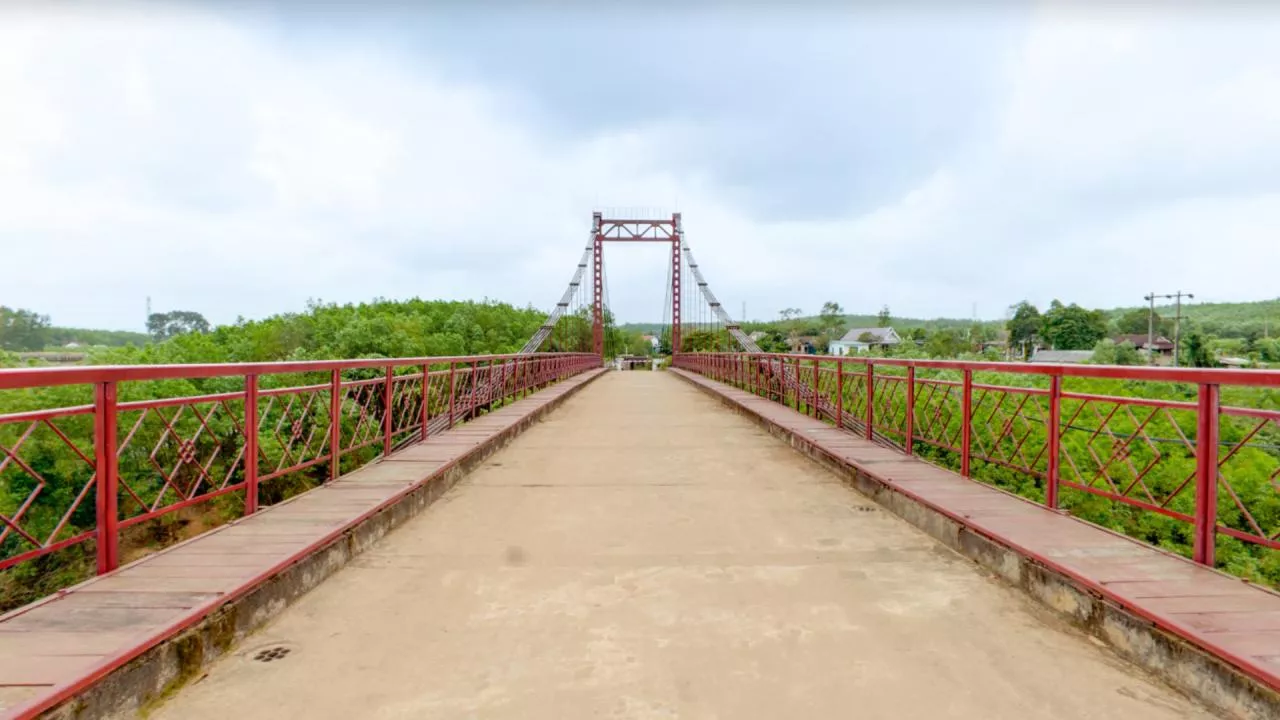 Di tích Cầu treo Bến Tắt