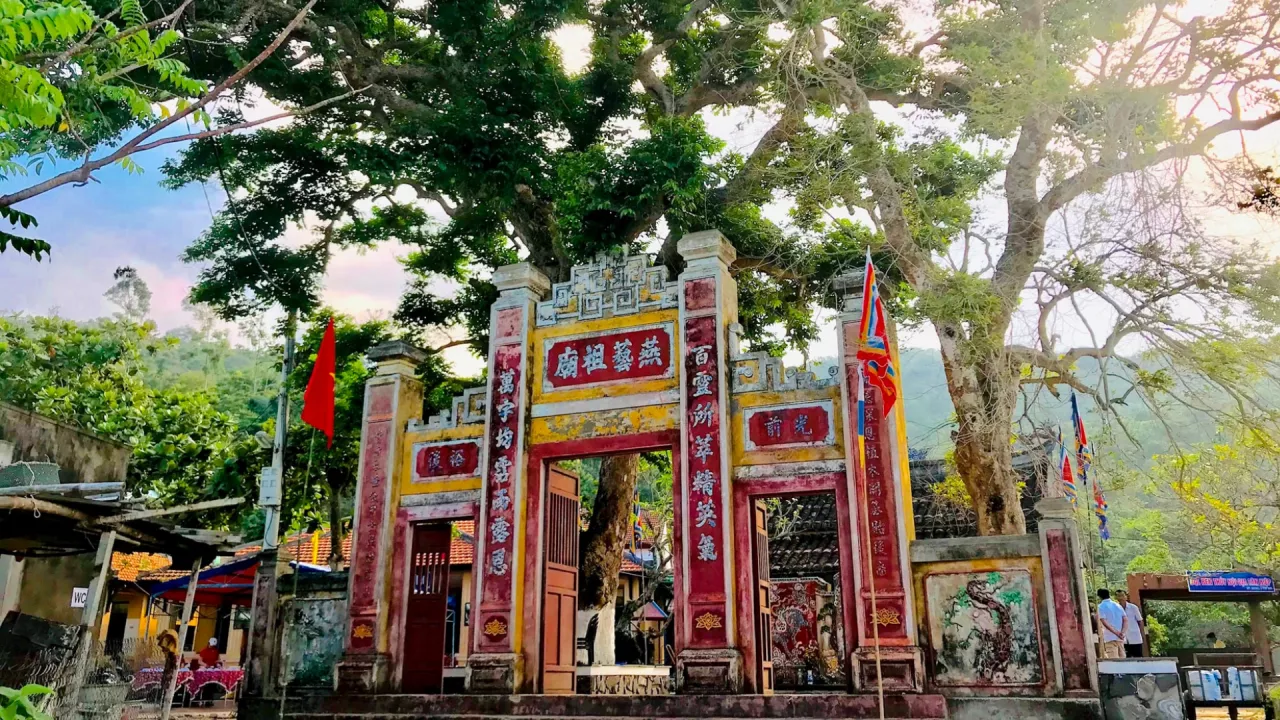 Miếu tổ nghề Yến