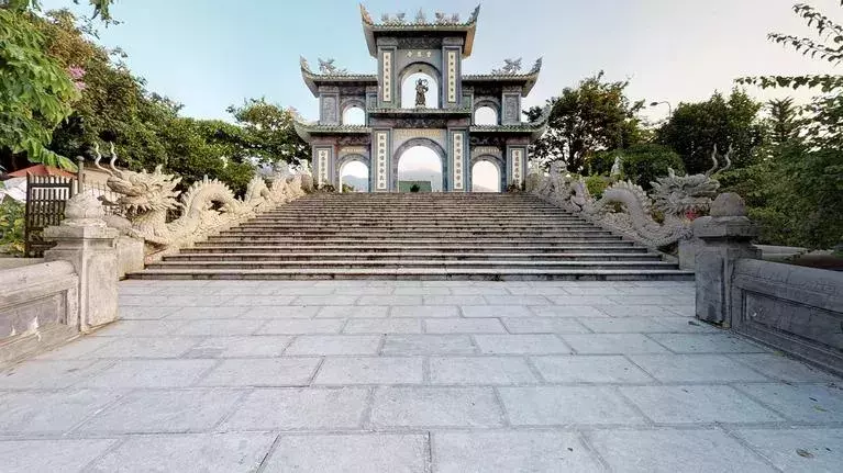 Chùa Linh Ứng - Chính Điện