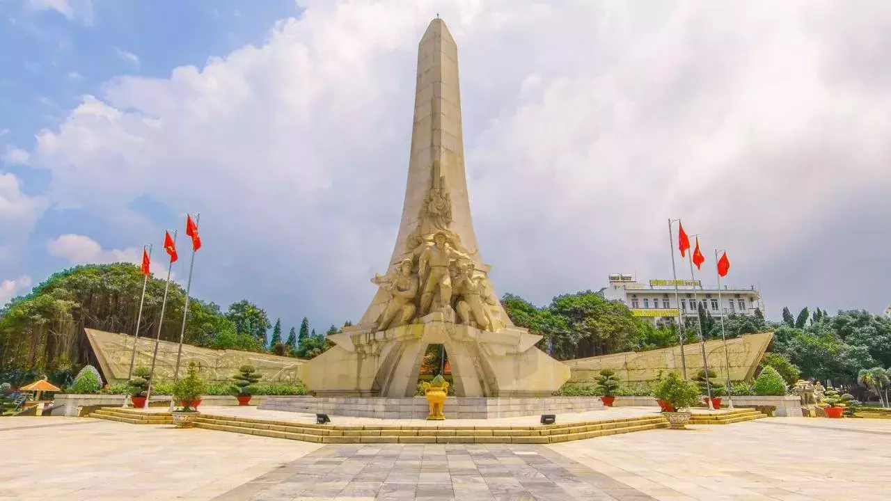 Tượng đài chiến thắng Đồng Xoài